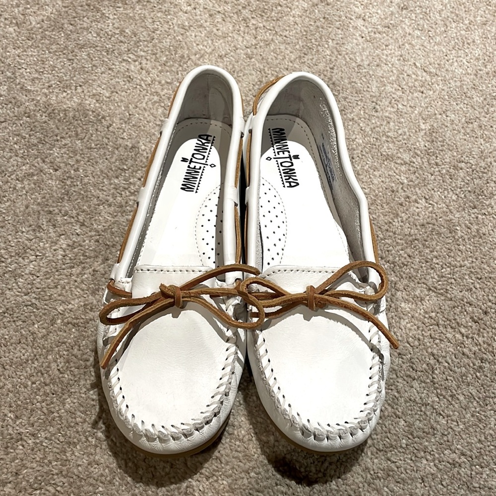NWOT Minnetonka Boat Shoes size 7